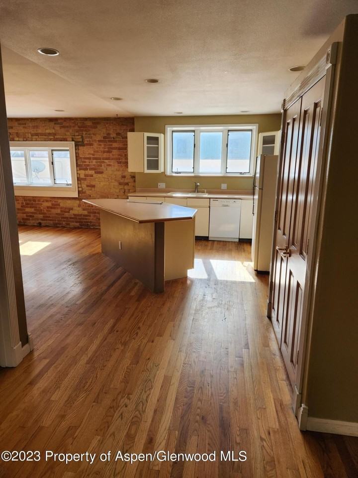 720 Cooper Ave - Photo 4 of 15