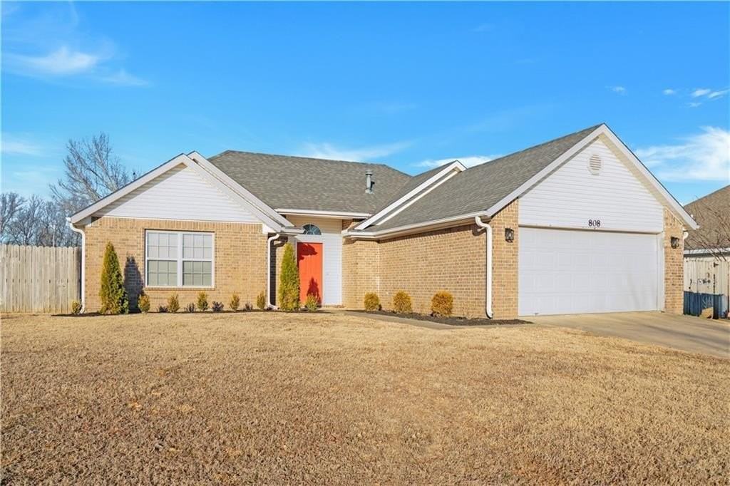 808 Emerald St - Photo 2 of 27