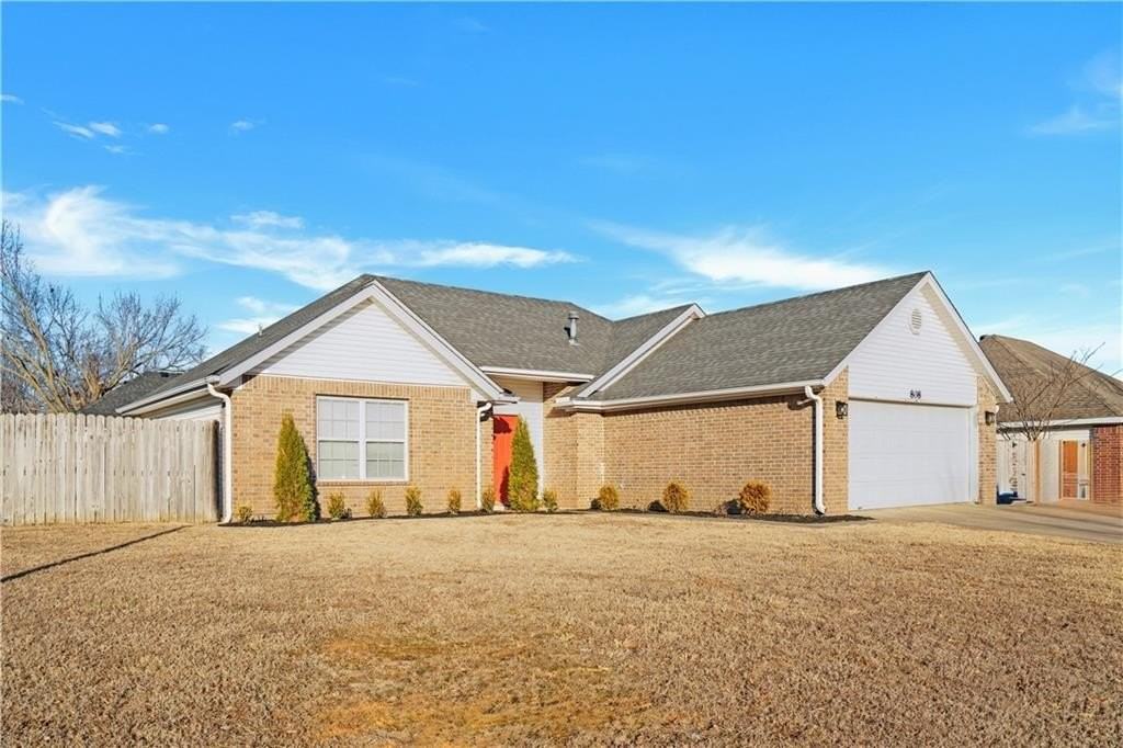 808 Emerald St - Photo 3 of 27