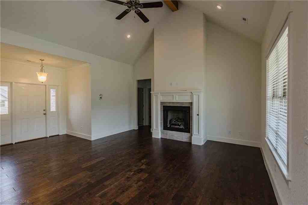 1531 Abbey Ln - Photo 2 of 21