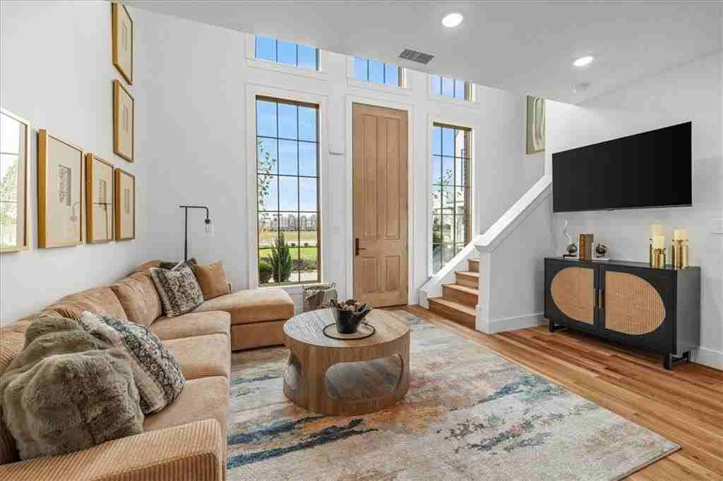 4611 S 47th St - Photo 4 of 41