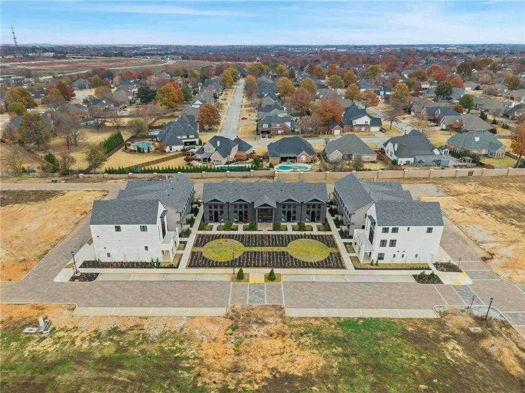 4625 S 47th St - Photo 3 of 8