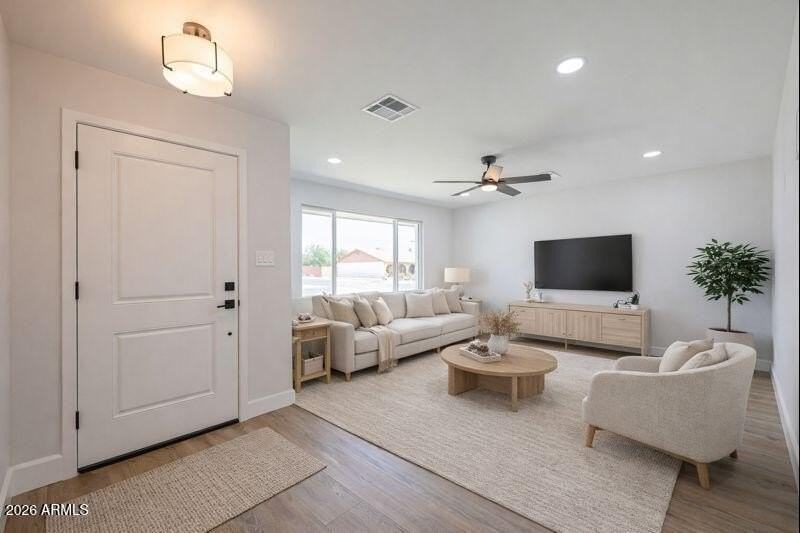 11202 N 43rd Dr - Photo 4 of 35