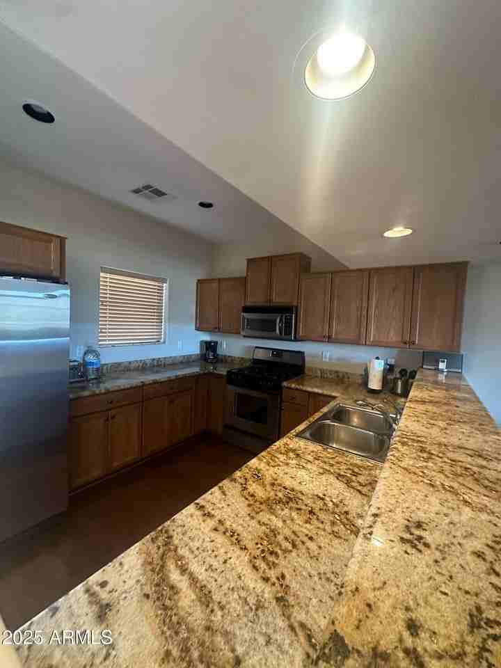 805 N Grapevine Cir - Photo 4 of 42