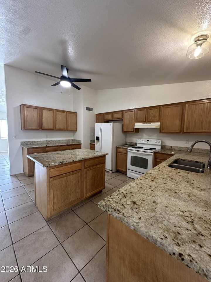 11017 W Monterosa St - Photo 6 of 17