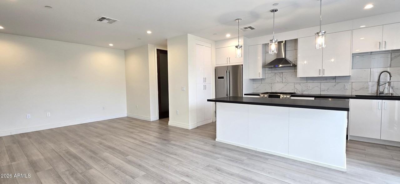 506 S Hardy Dr Apt 1007 #1007 - Photo 3 of 24