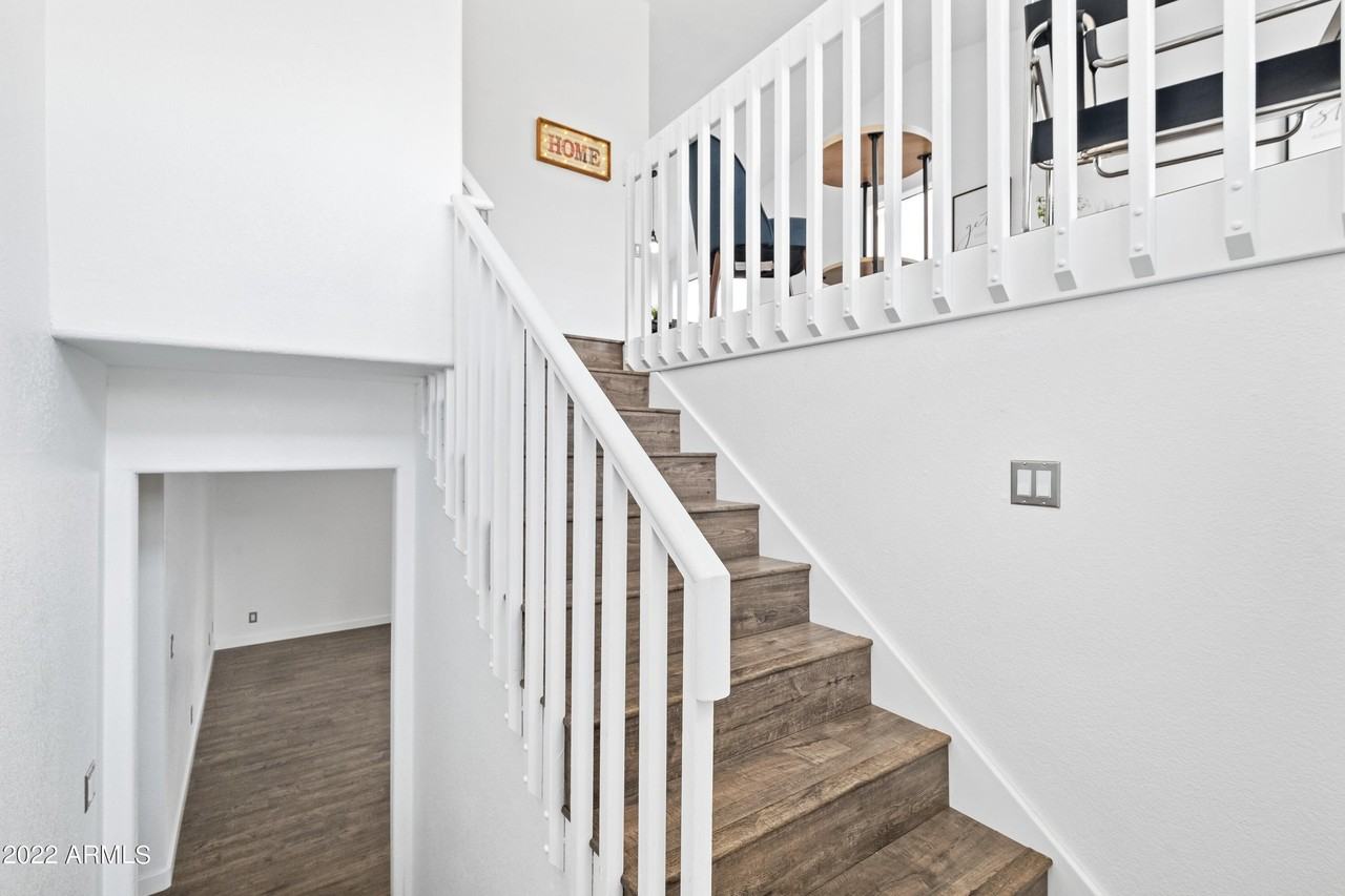 2846 E Redwood Ln - Photo 4 of 36