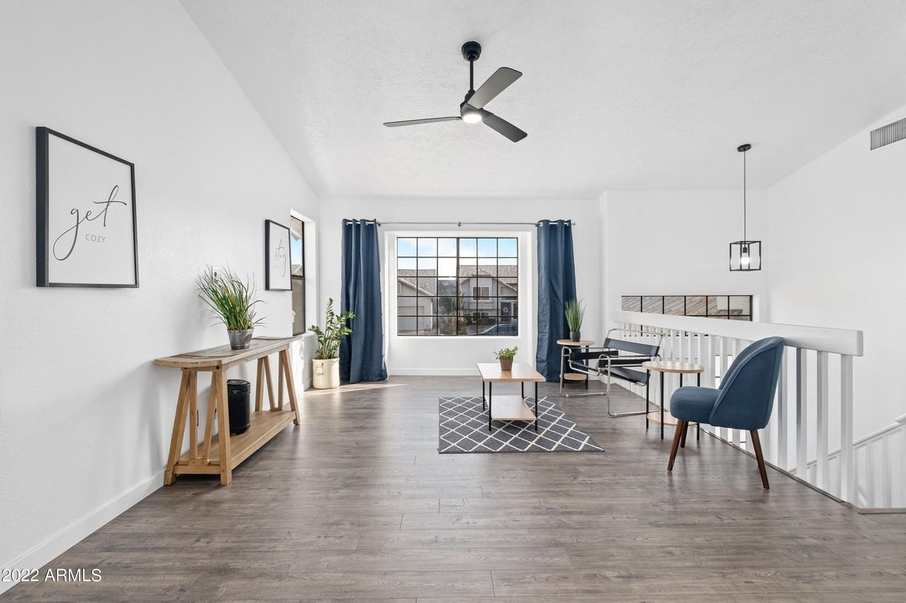 2846 E Redwood Ln - Photo 5 of 36