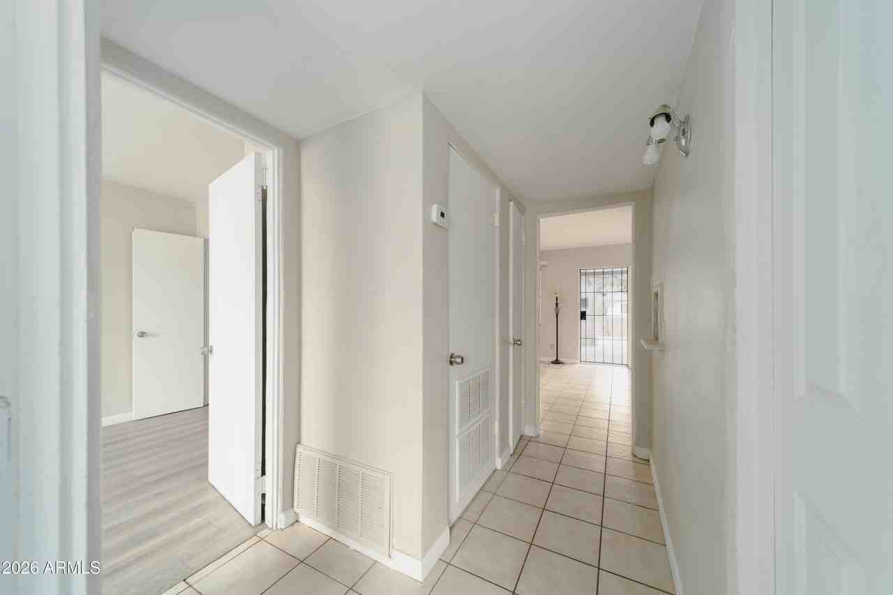 2416 E Clarendon Ave - Photo 6 of 35