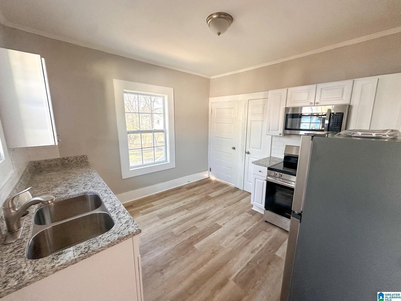 314 43rd St - Photo 2 of 16