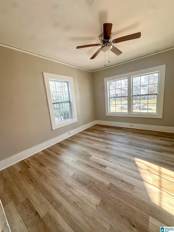 314 43rd St - Photo 3 of 16