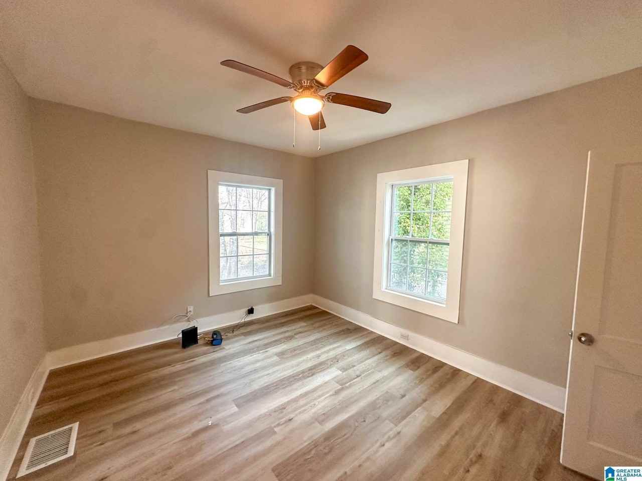 314 43rd St - Photo 4 of 16