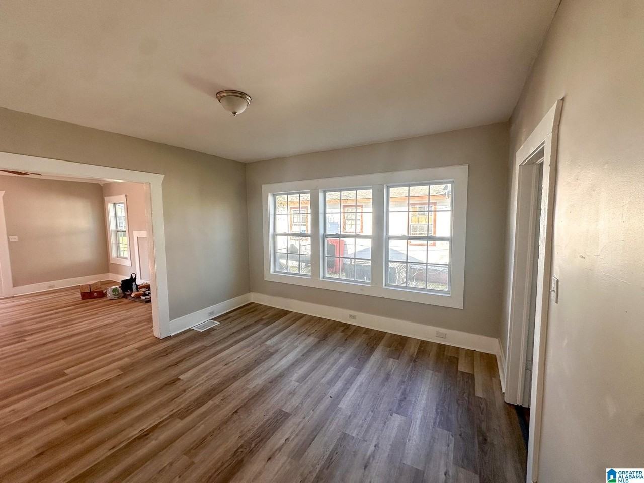 314 43rd St - Photo 6 of 16