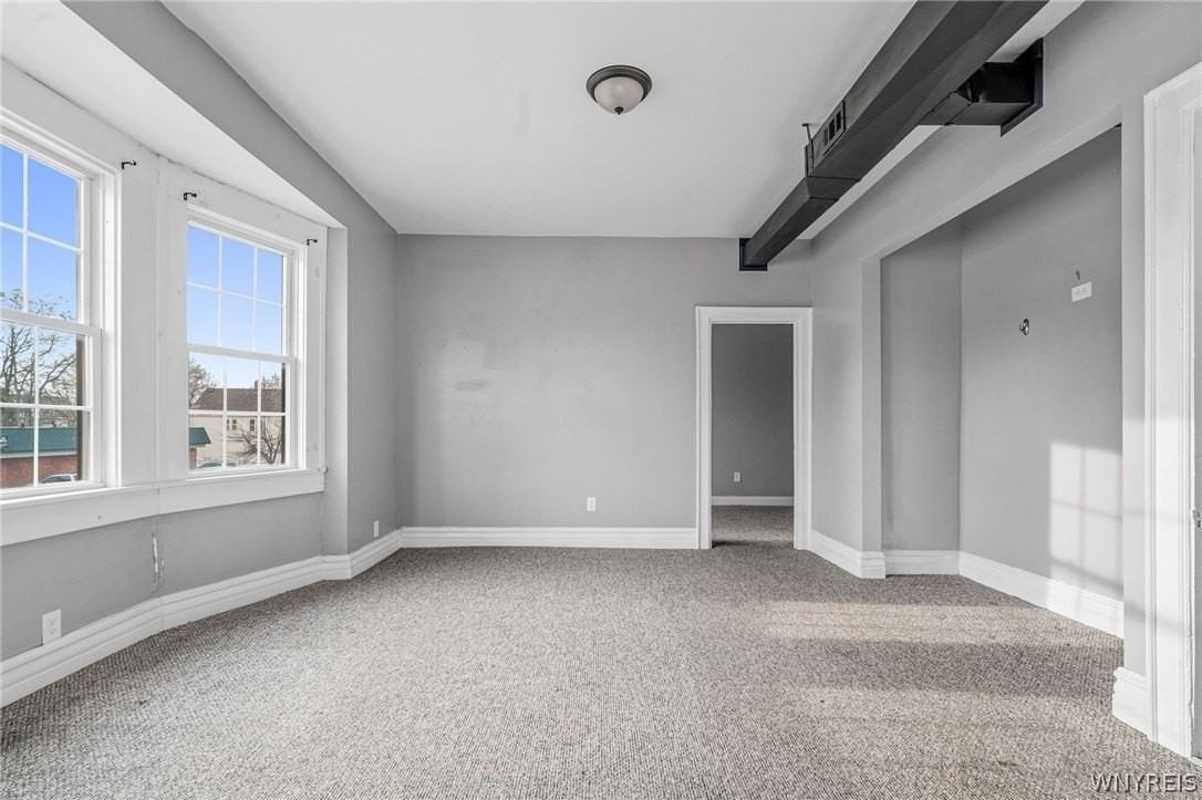 2114 Seneca St - Photo 4 of 13