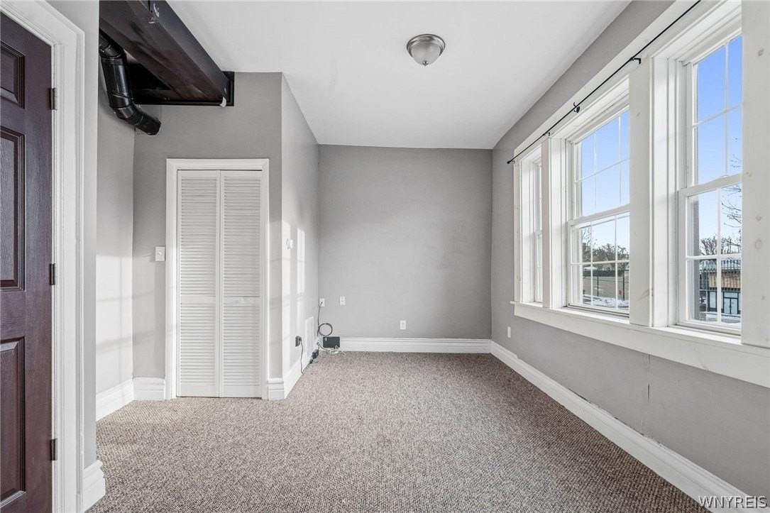 2114 Seneca St - Photo 5 of 13