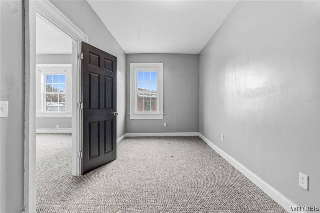 2114 Seneca St - Photo 6 of 13