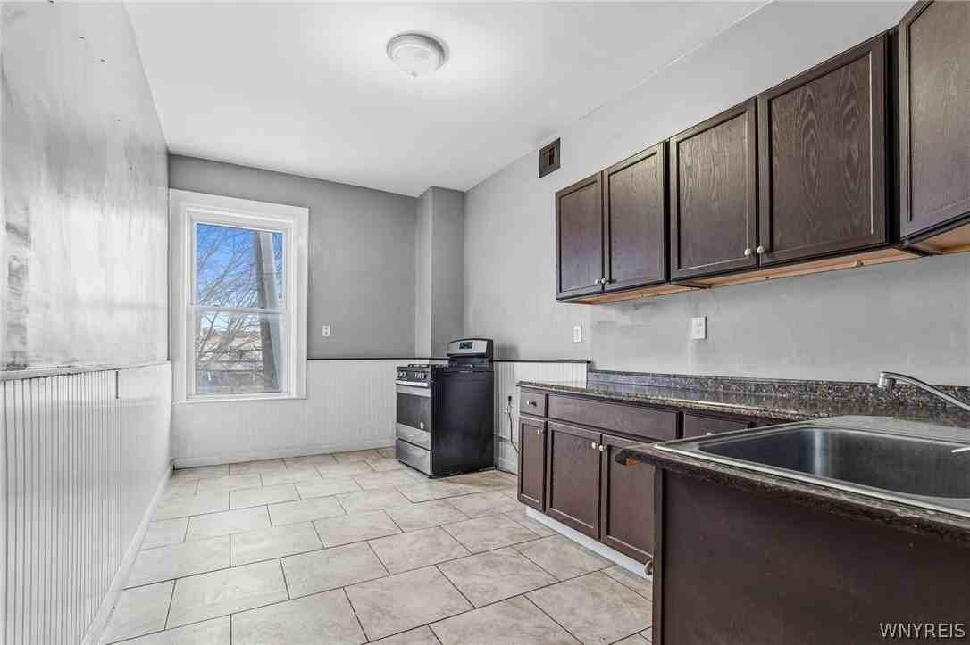 2114 Seneca St - Photo 7 of 13