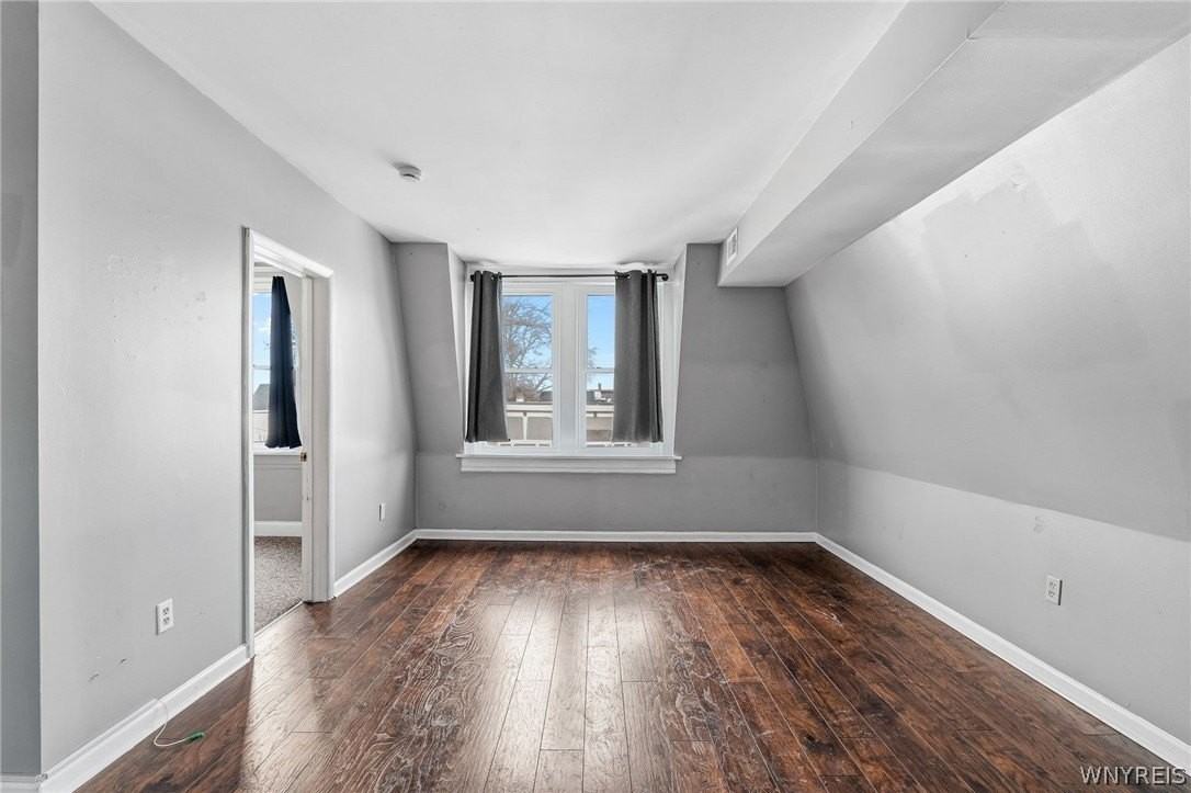 2111 Seneca St #3 - Photo 4 of 17