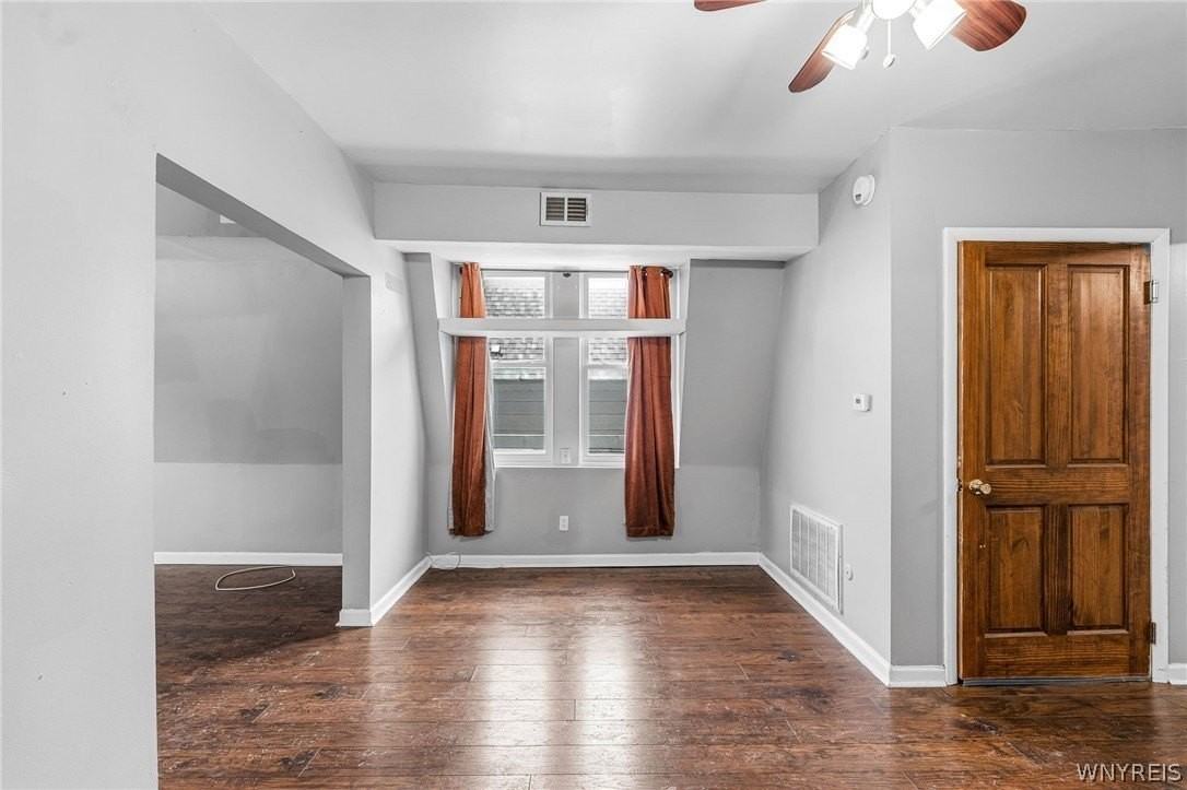 2111 Seneca St #3 - Photo 5 of 17