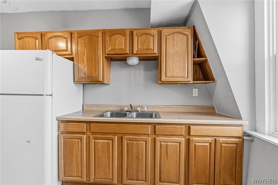 2111 Seneca St Apt 4 #4 - Photo 3 of 14