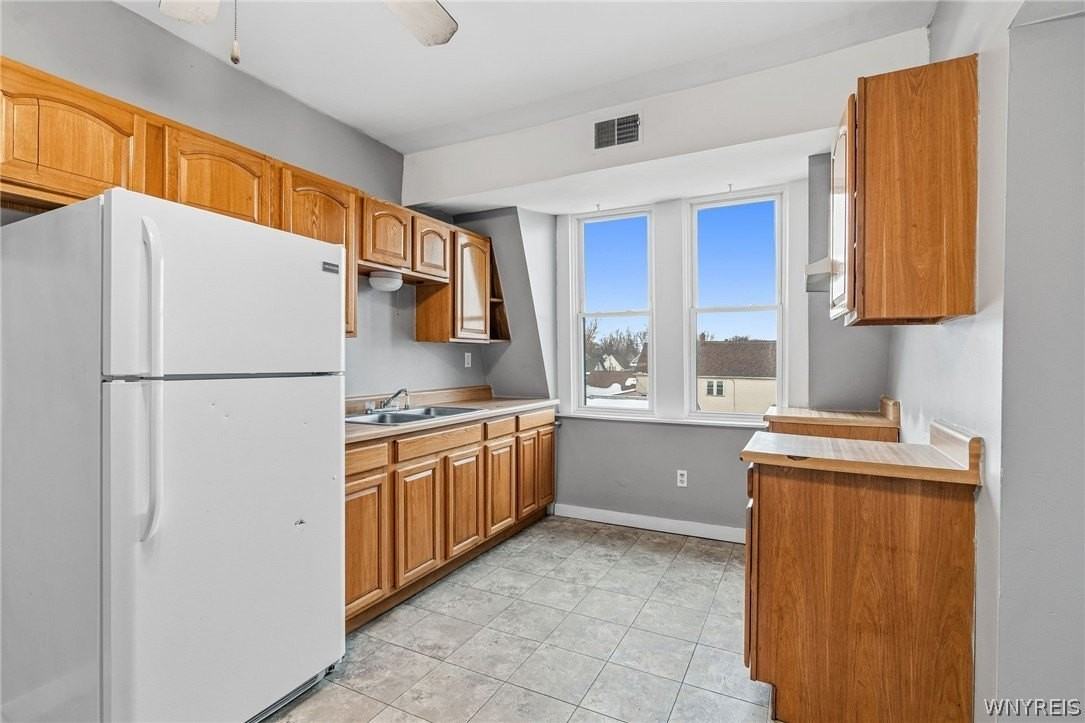 2111 Seneca St Apt 4 #4 - Photo 4 of 14