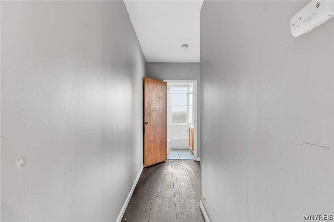 2111 Seneca St Apt 4 #4 - Photo 5 of 14