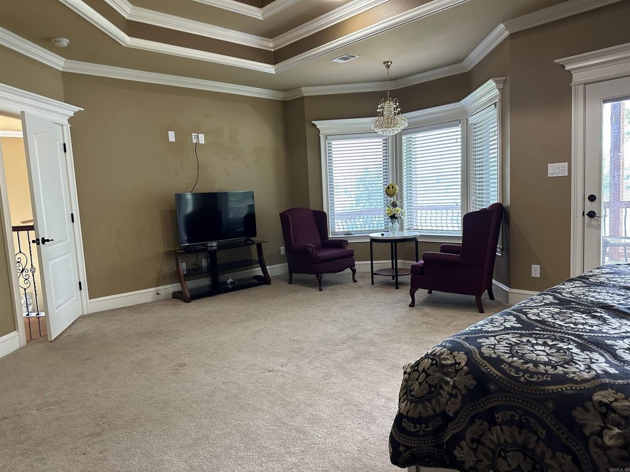 6921 Worth Ave E - Photo 2 of 45