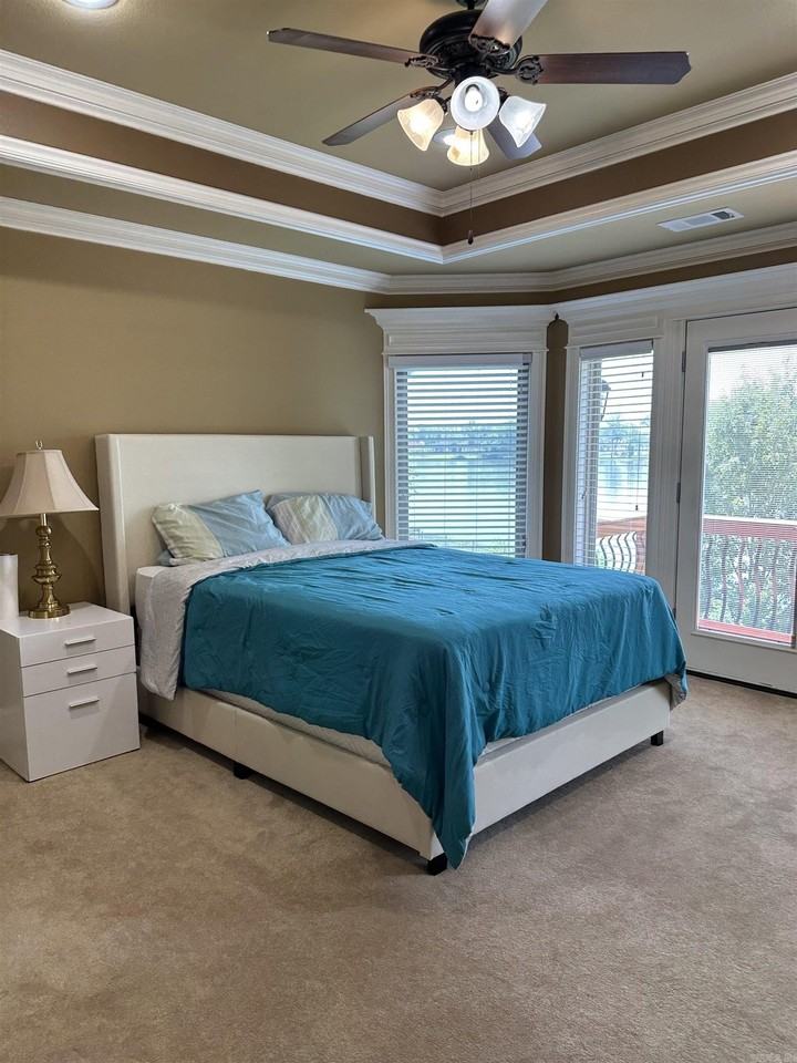 6921 Worth Ave E - Photo 6 of 45