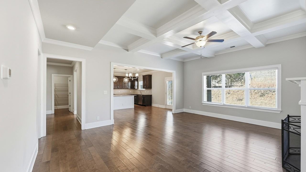 4582 Wellesley Dr - Photo 5 of 34