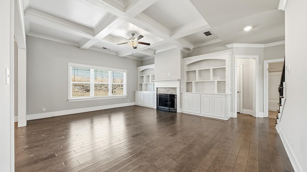 4582 Wellesley Dr - Photo 6 of 34