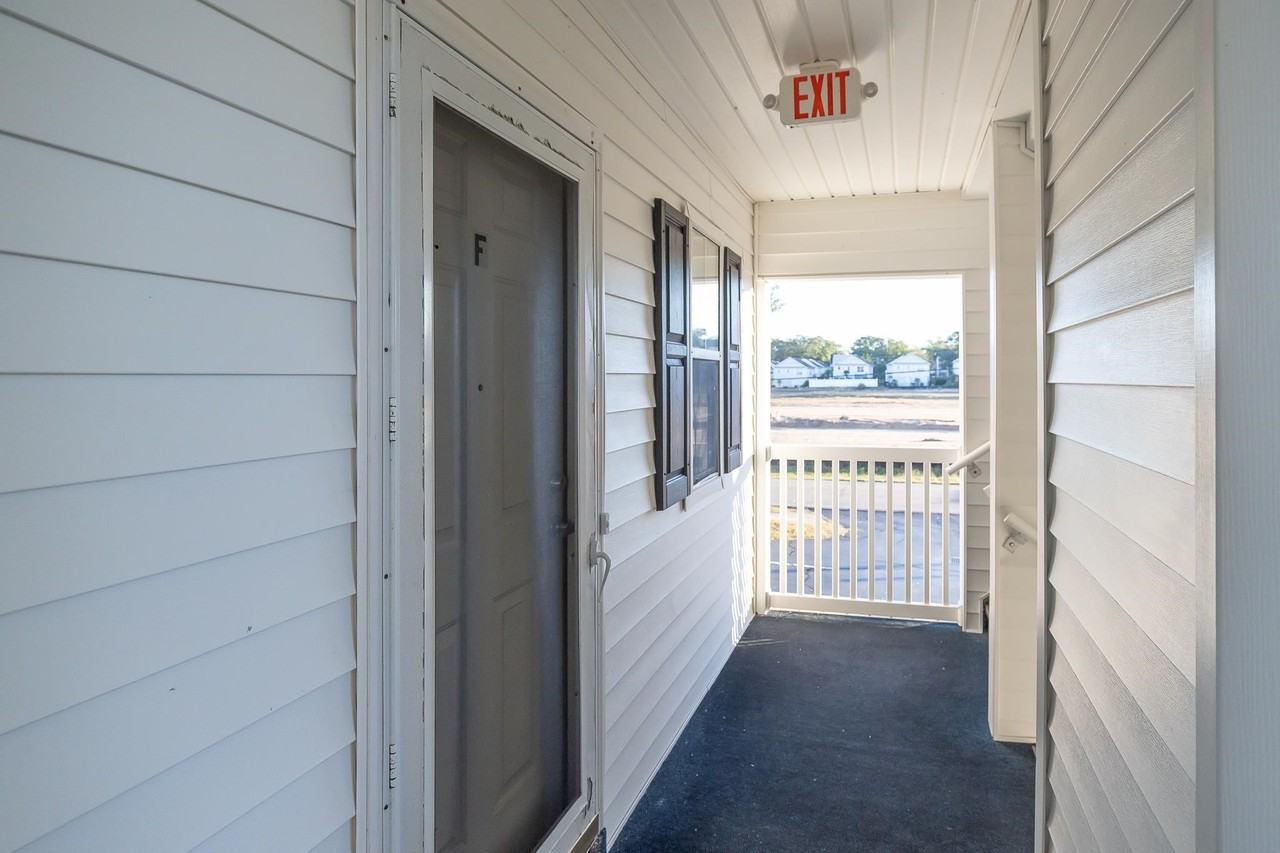 9550 Dunes Gables Dr - Photo 3 of 18