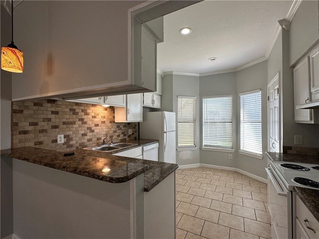 2924 Saint Joseph St Apt N #N - Photo 2 of 9