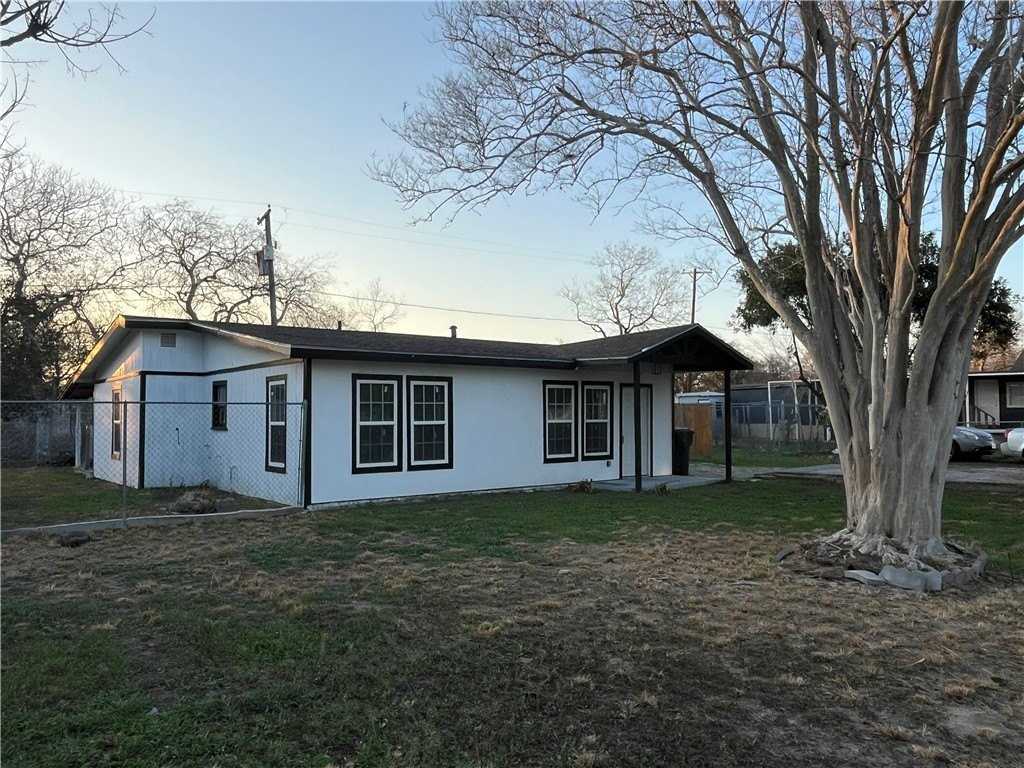 2725 Deer St - Photo 2 of 17