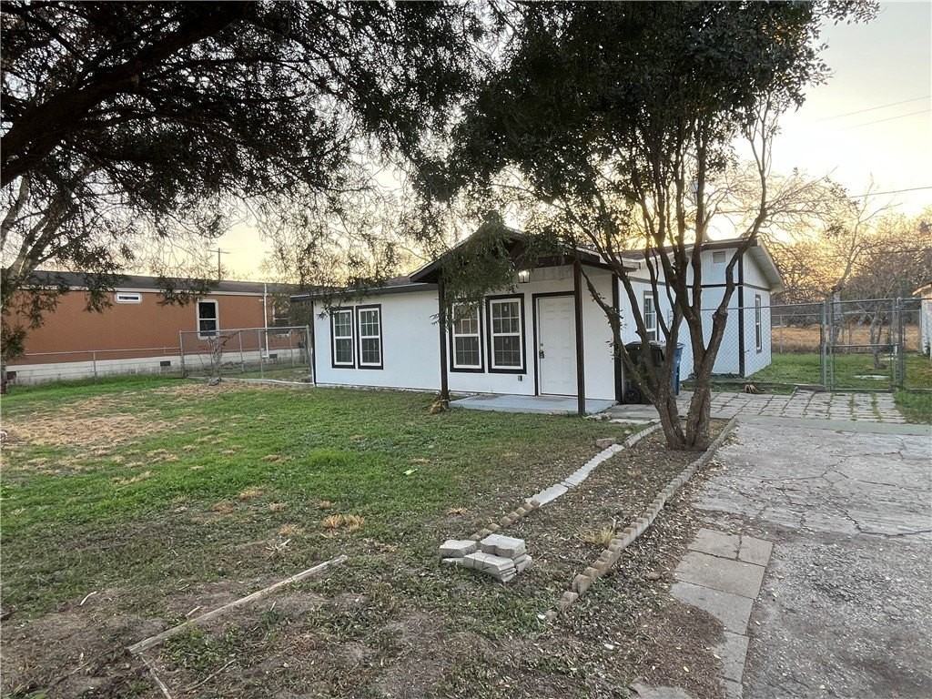 2725 Deer St - Photo 3 of 17