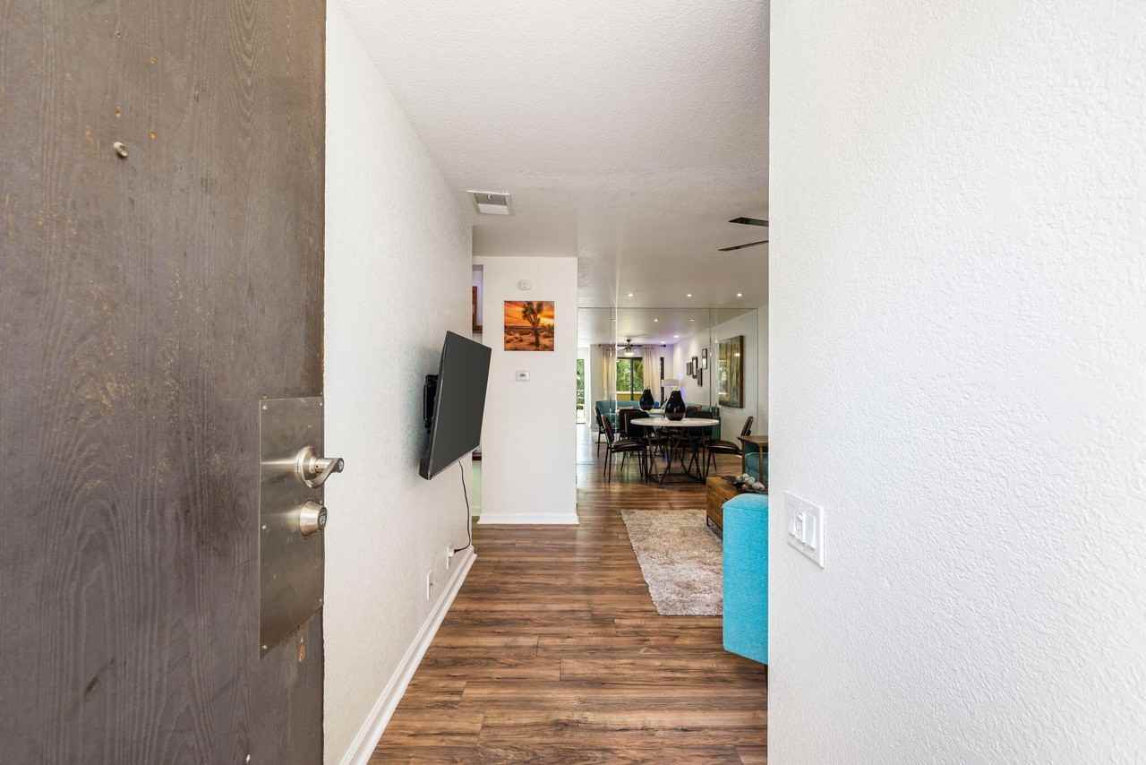 2812 N Auburn Ct Unit F207 #F207 - Photo 5 of 19