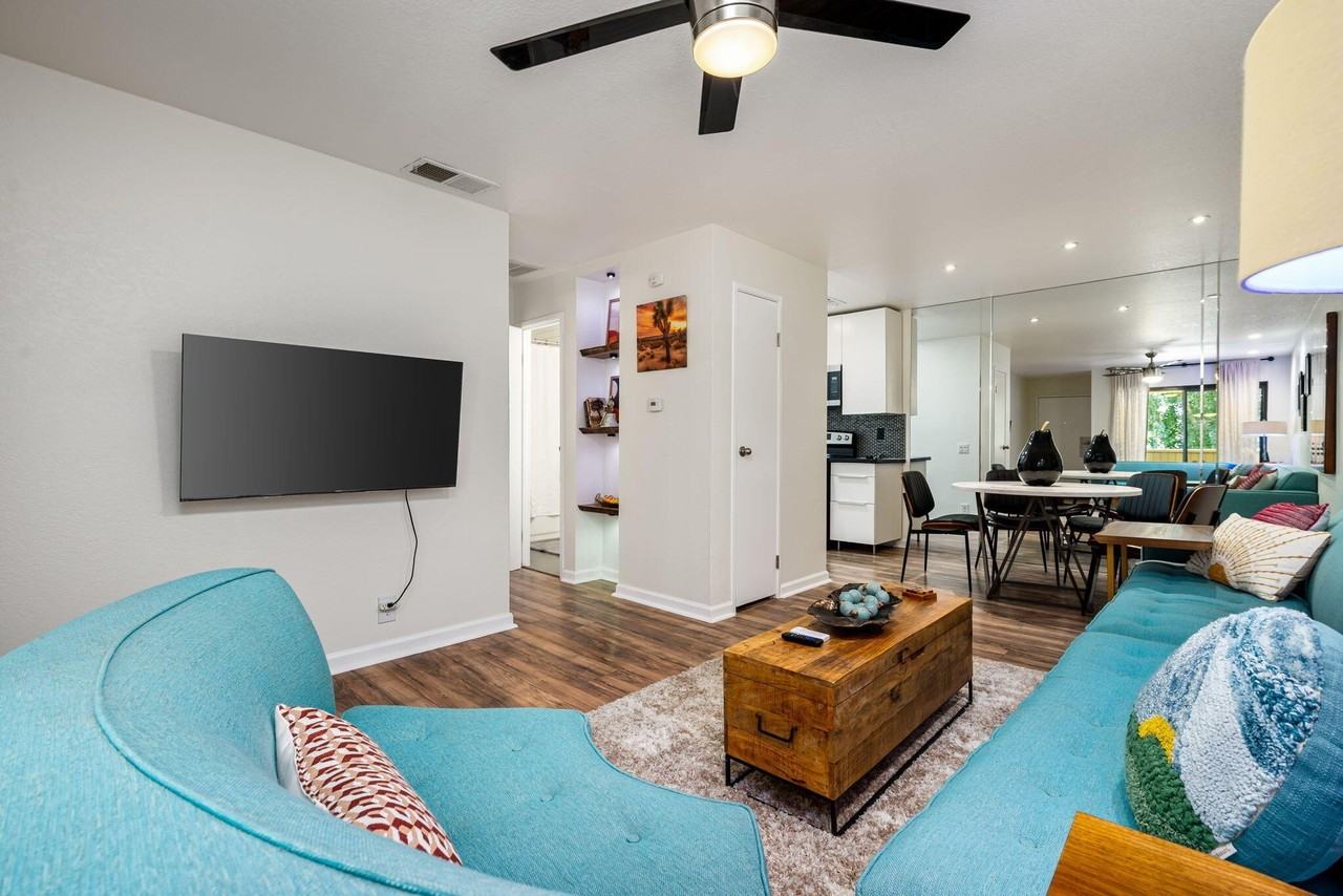 2812 N Auburn Ct Unit F207 #F207 - Photo 7 of 19