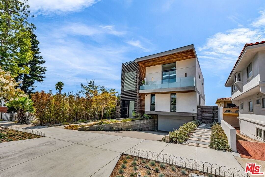 703 N Lucia Ave - Photo 2 of 50