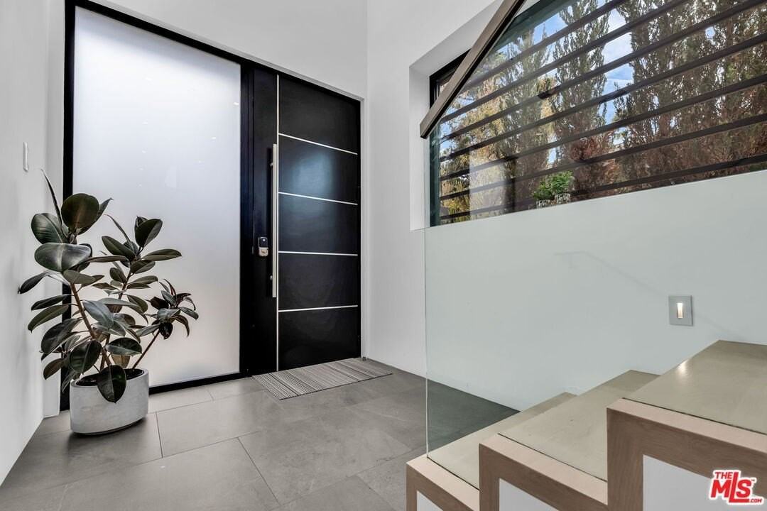 703 N Lucia Ave - Photo 3 of 50