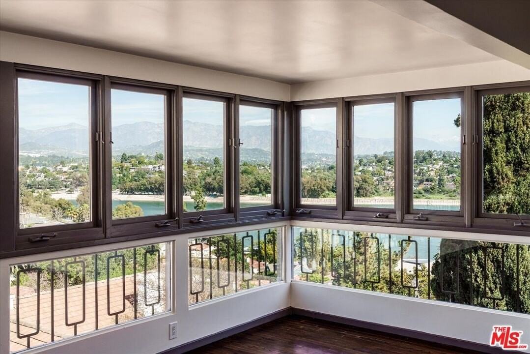 2051 Kenilworth Ave - Photo 7 of 28