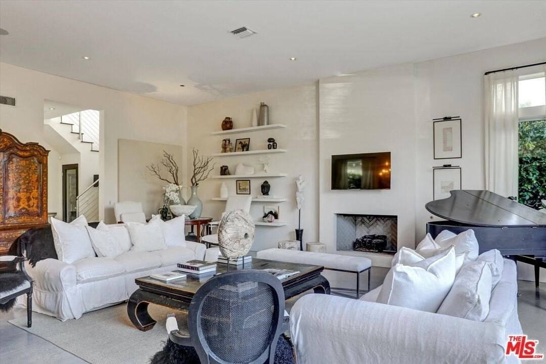 2425 Clement Ave - Photo 3 of 35