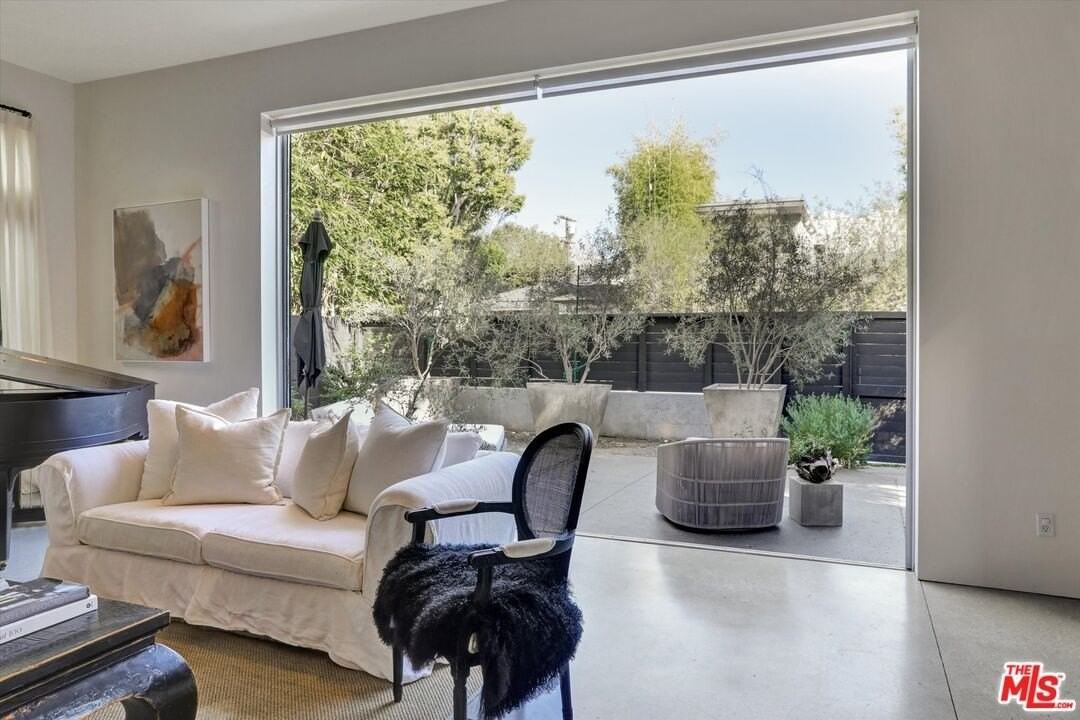 2425 Clement Ave - Photo 5 of 35