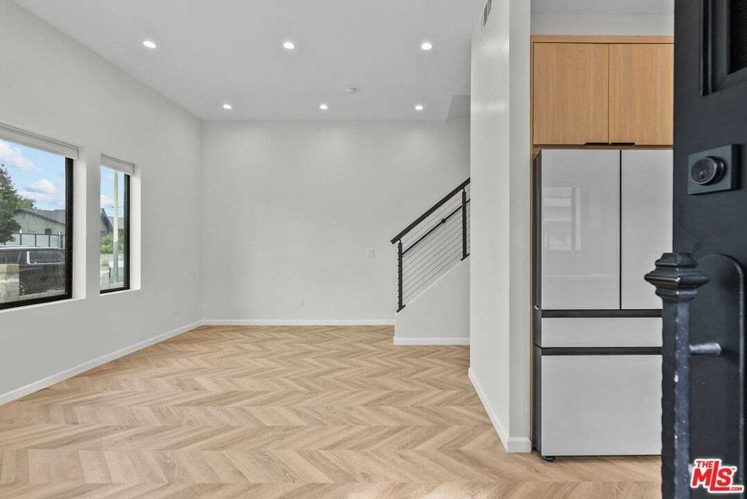 10006 Odessa Ave - Photo 3 of 20