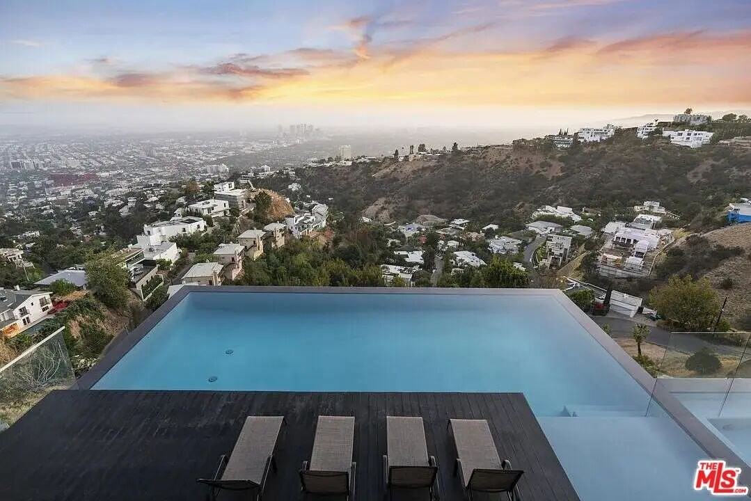 8790 Appian Way - Photo 5 of 38