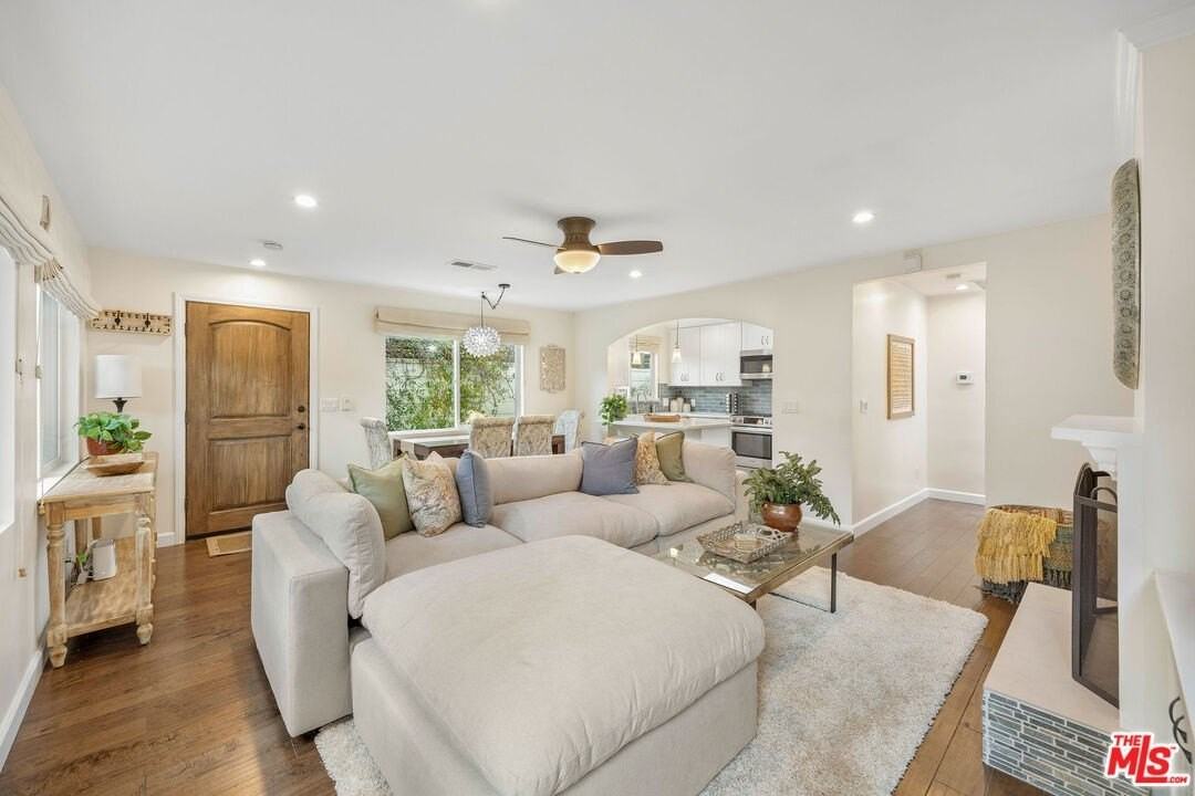 1039 26th St Unit B #B - Photo 3 of 28