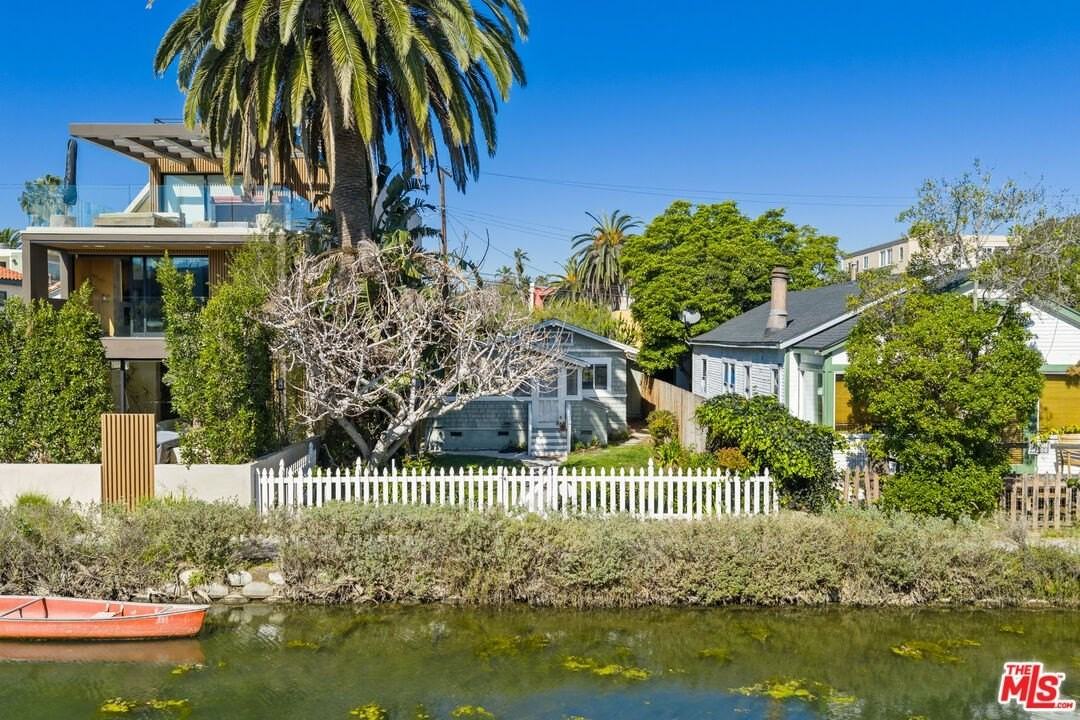 439 Howland Canal - Photo 2 of 33