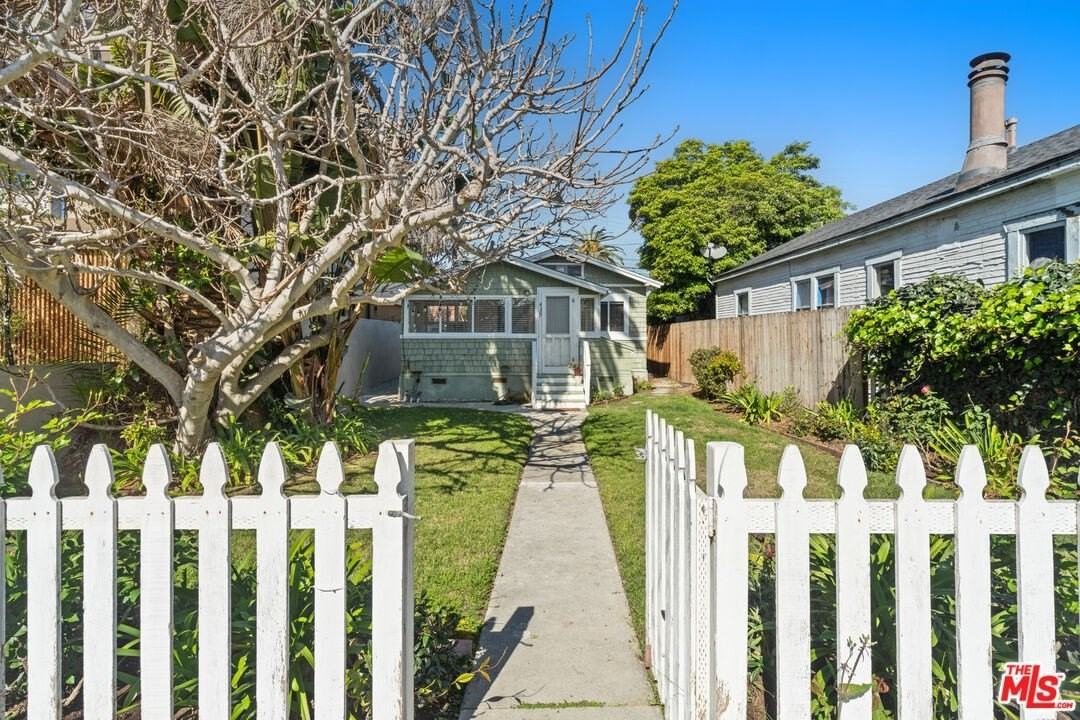 439 Howland Canal - Photo 3 of 33