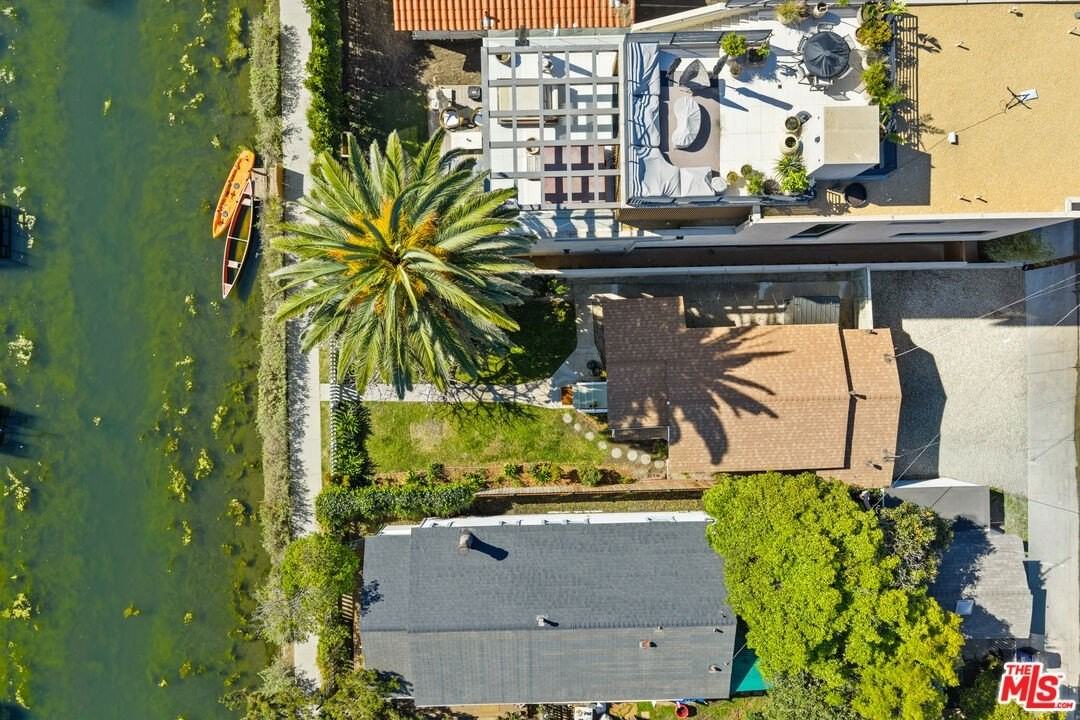 439 Howland Canal - Photo 6 of 33