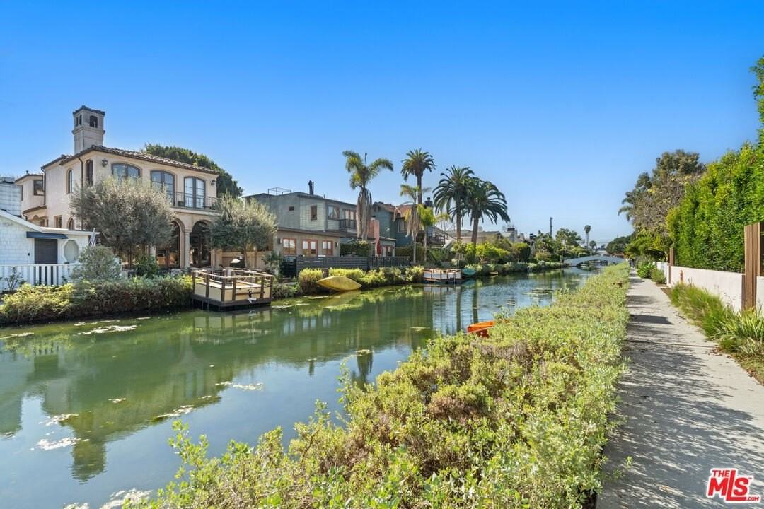 439 Howland Canal - Photo 7 of 33