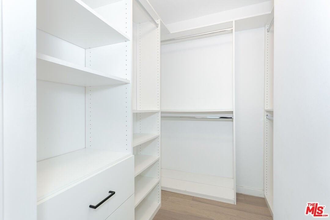 560 N Kings Rd Apt 2 #2 - Photo 6 of 12