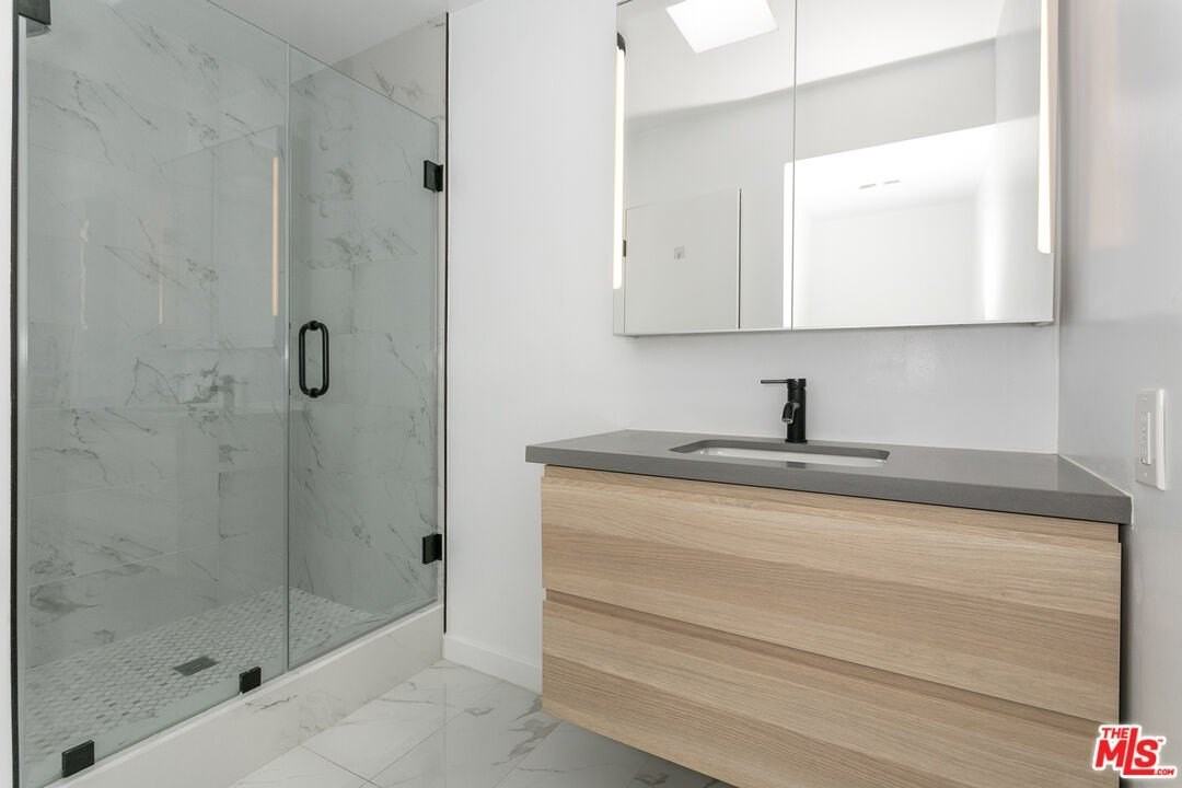 560 N Kings Rd Apt 2 #2 - Photo 7 of 12